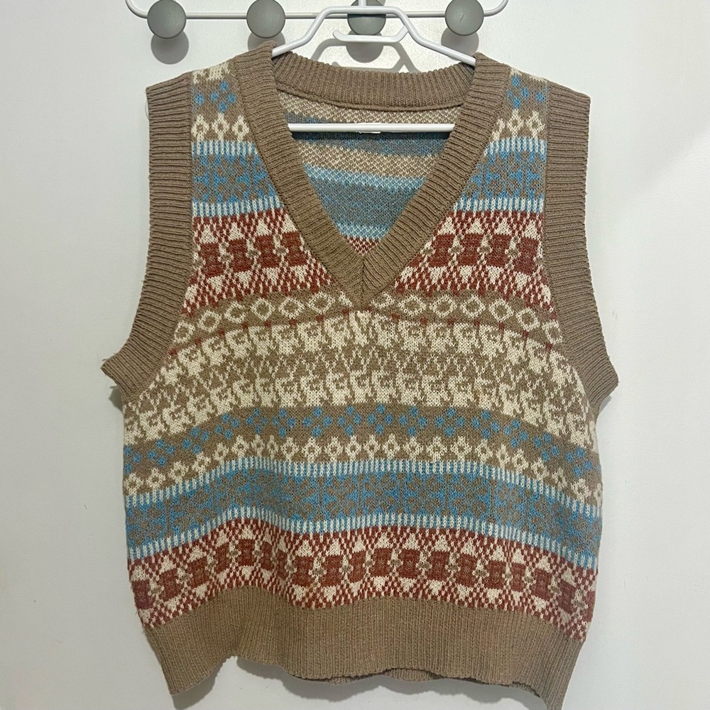 Nordic style print sweater vest